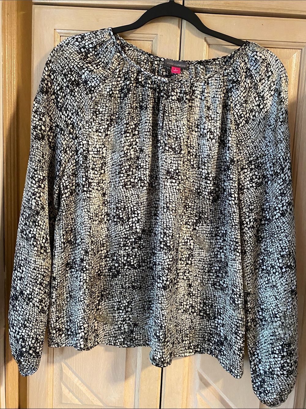 Vince Camuto Black and White Printed Long Sleeve Top size Small